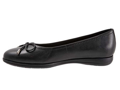 Trotters Dellis - Women's Loafer